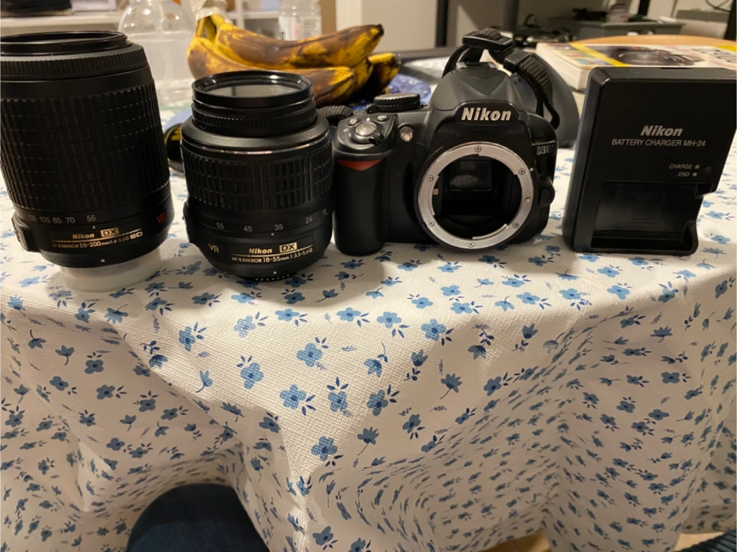 Nikon D3100 DSLR, 2 Lenses, Waterproof padded Lowepro Bag, Books - photo 2