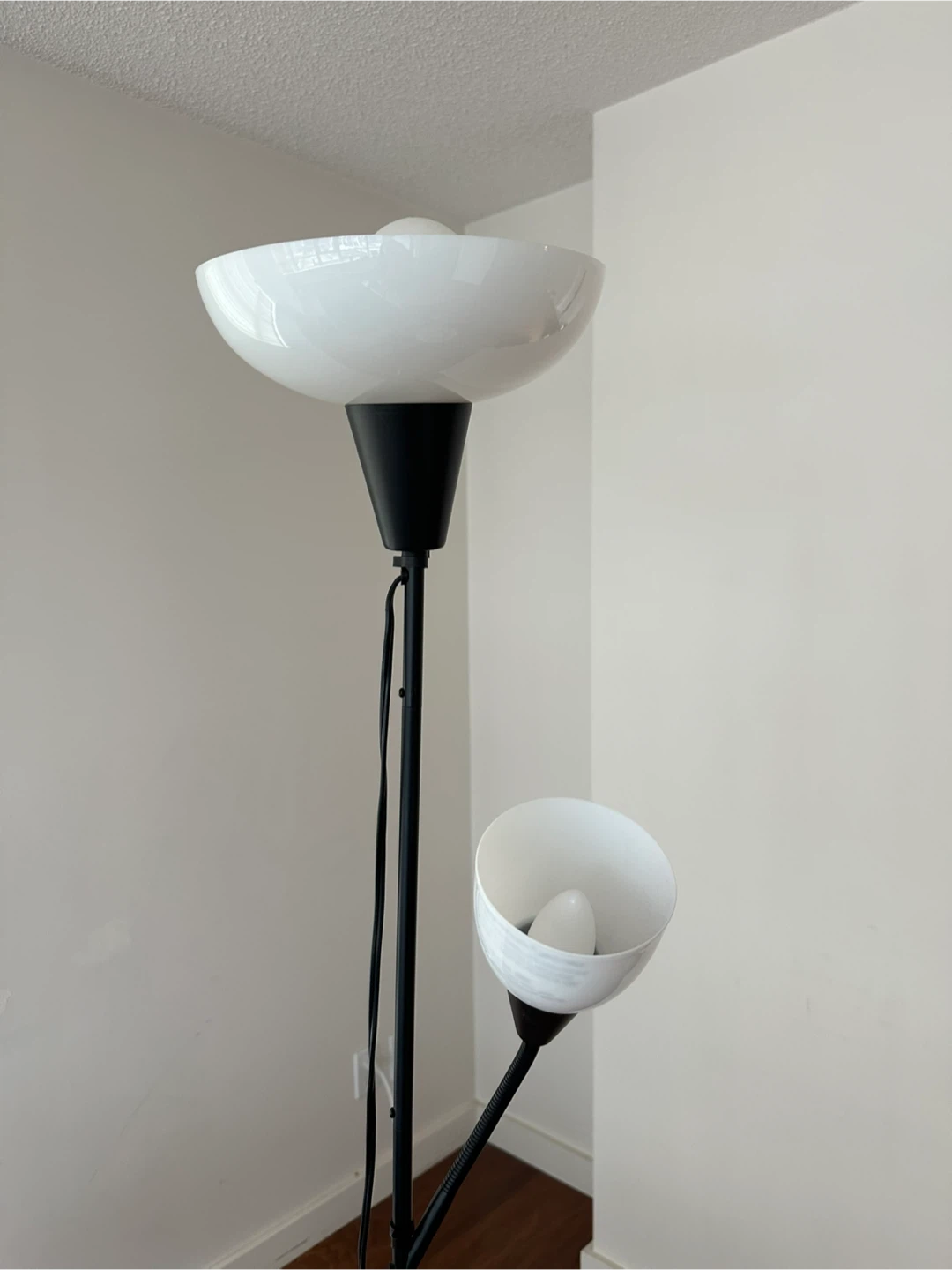 Minimal Black Dinner table Set – Lamp Included $60 - photo 5