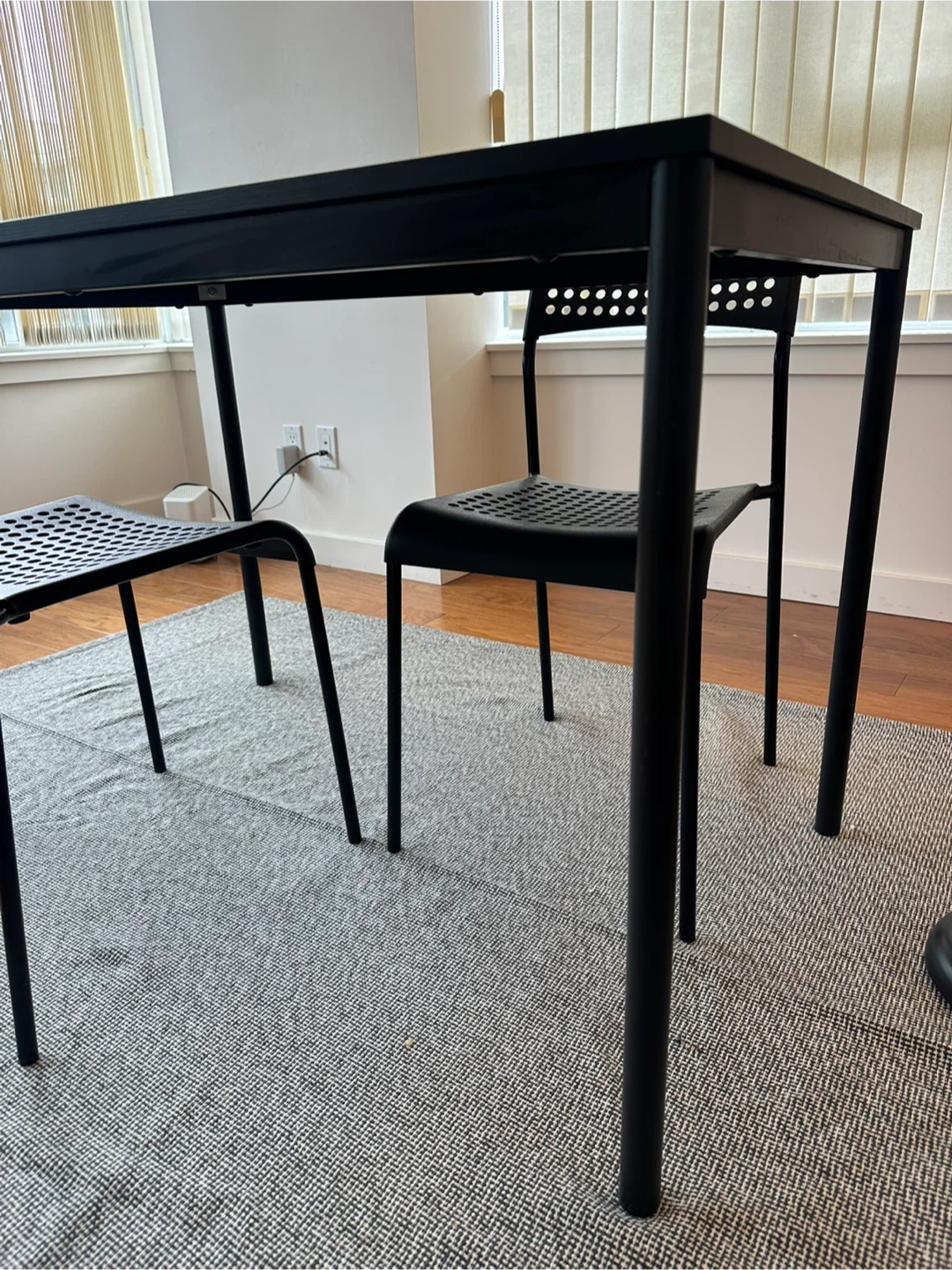 Minimal Black Dinner table Set – Lamp Included $60 - photo 4