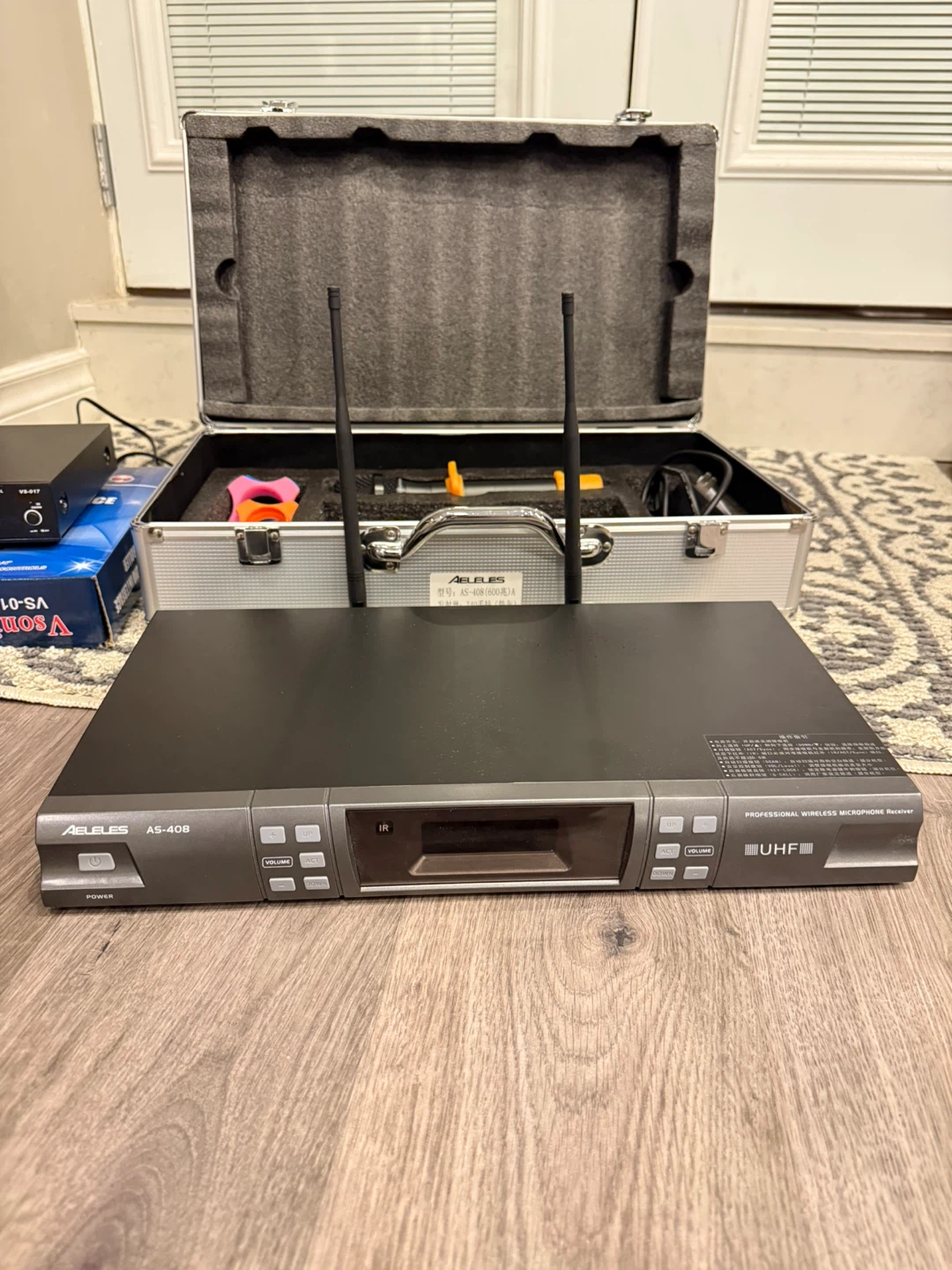 Karaoke system with 21.5 touch screen (complete set no speaker) - photo 3