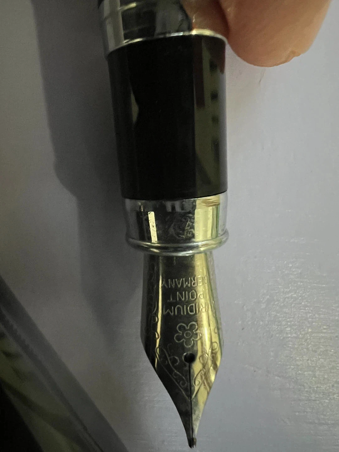 Pelikan 4001 Brilliant Black Fountain Pen with Box - photo 5