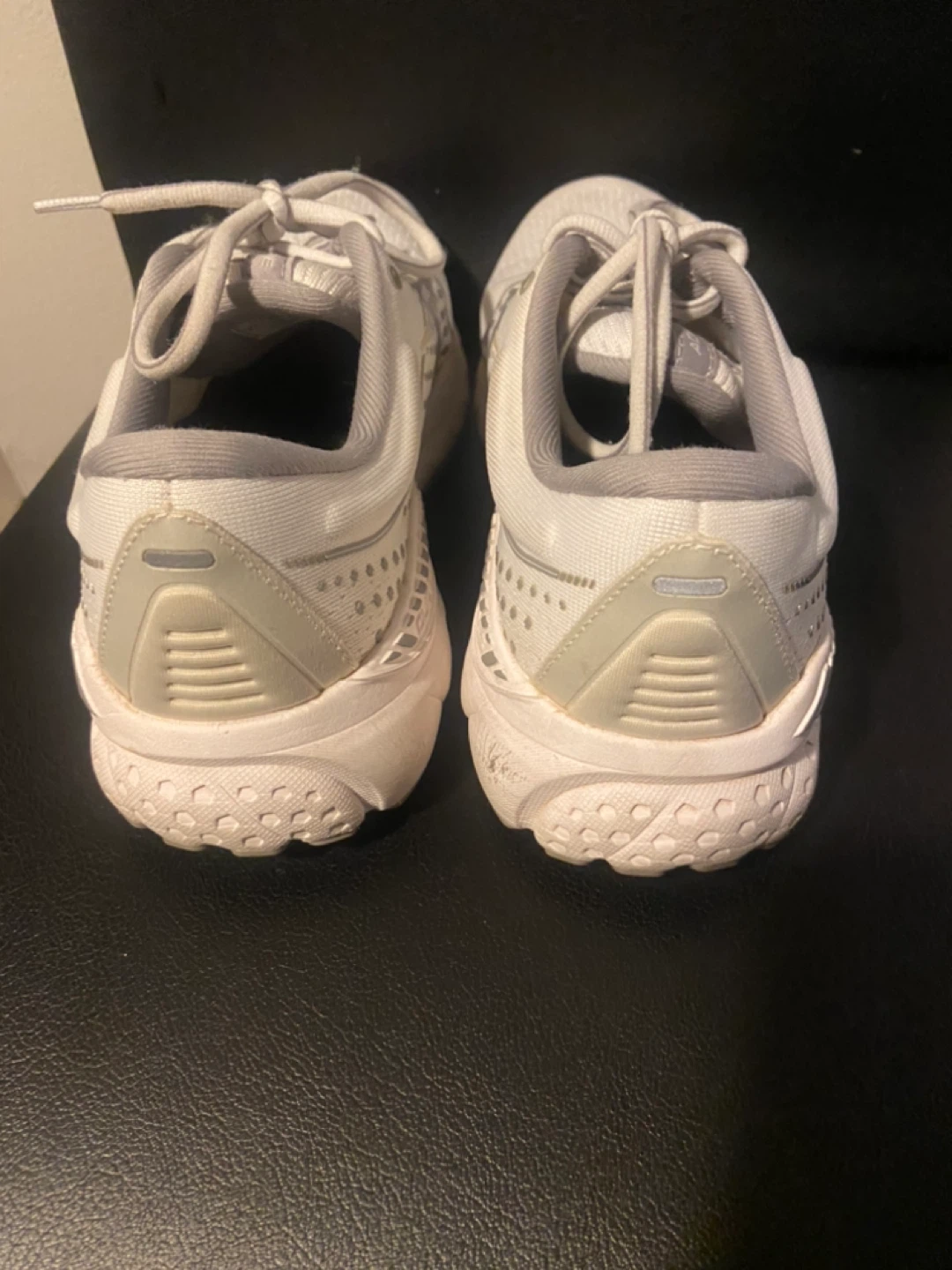 Brooks Adrenaline GTS 20 white Running Shoes Women's Wide 8.5 - photo 5