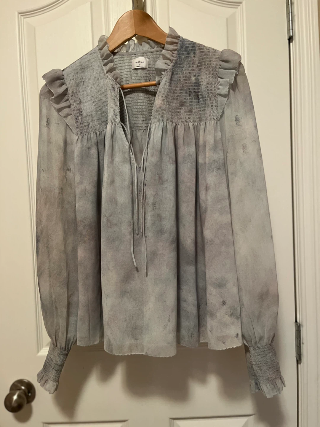 Brand new w/o Tags Wilfred Women's Smocked Blouse - Size M - photo 2