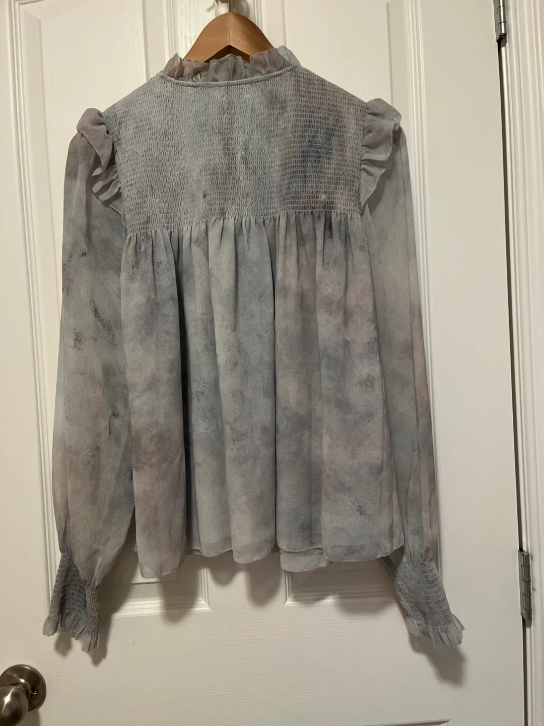 Brand new w/o Tags Wilfred Women's Smocked Blouse - Size M - photo 4
