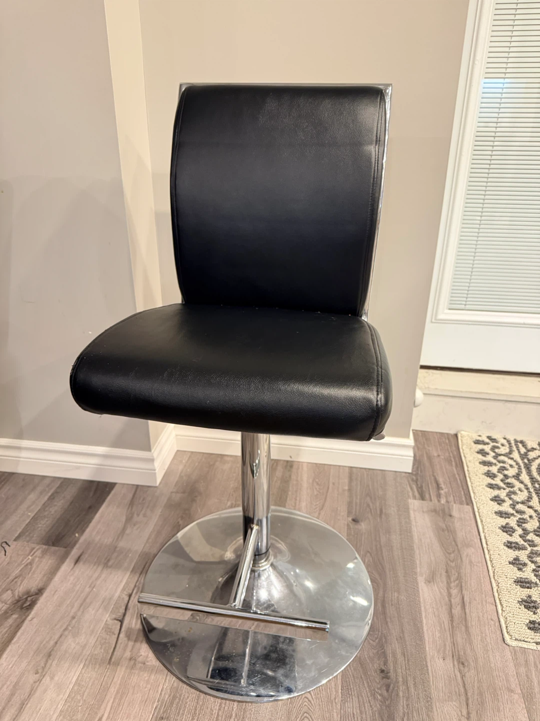 Black leather Bar Stool (non-adjustable)