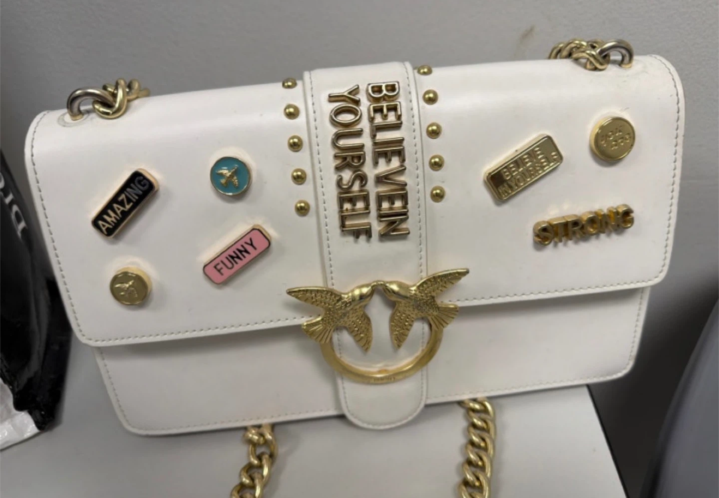 Pinko White Leather Shoulder Bag with Charms - photo 3