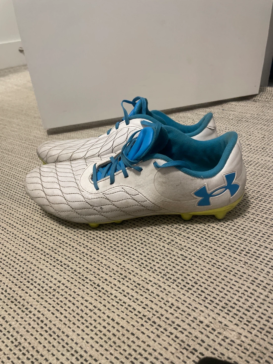 Under Armour White & Blue Soccer Cleats Size 9.5 Men's - photo 2