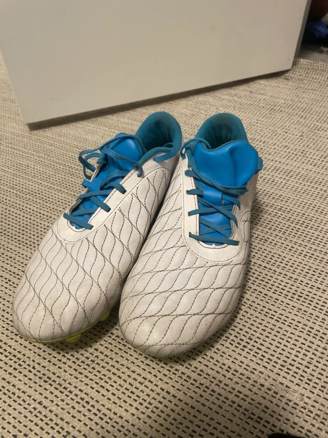 Under Armour White & Blue Soccer Cleats Size 9.5 Men's