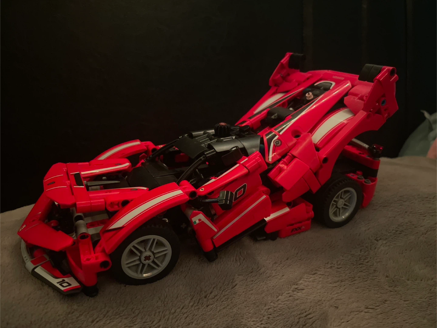 LEGO Technic Ferrari Daytona SP3 (42143) - Like New! - photo 4