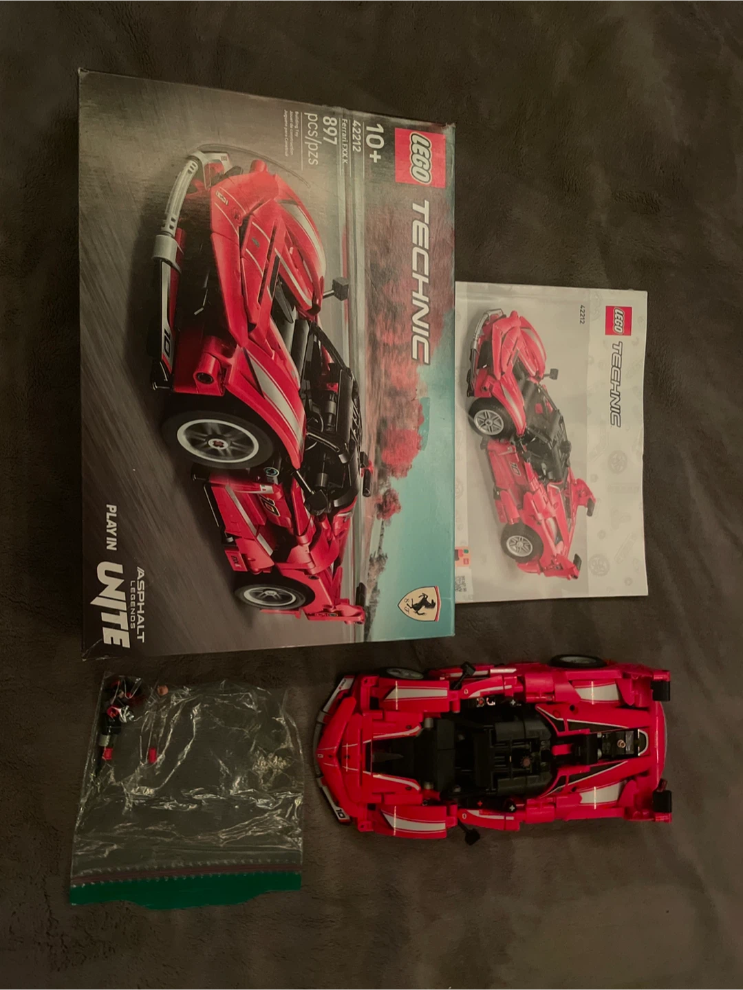 LEGO Technic Ferrari Daytona SP3 (42143) - Like New! - photo 2