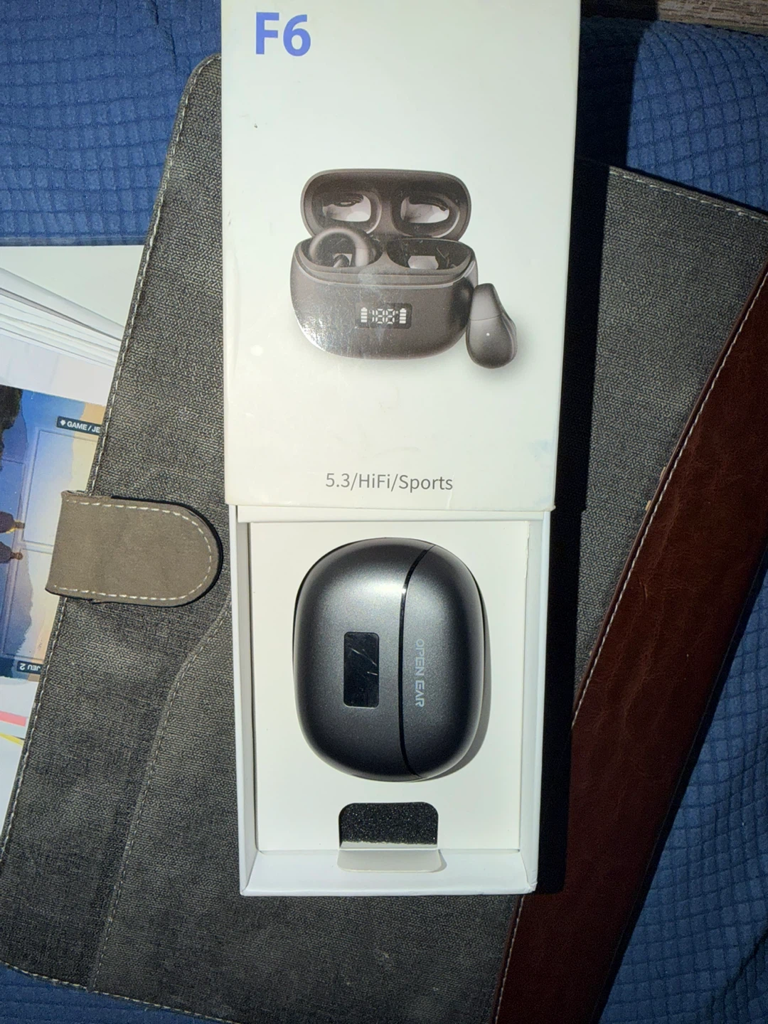 Wireless clip on headphones