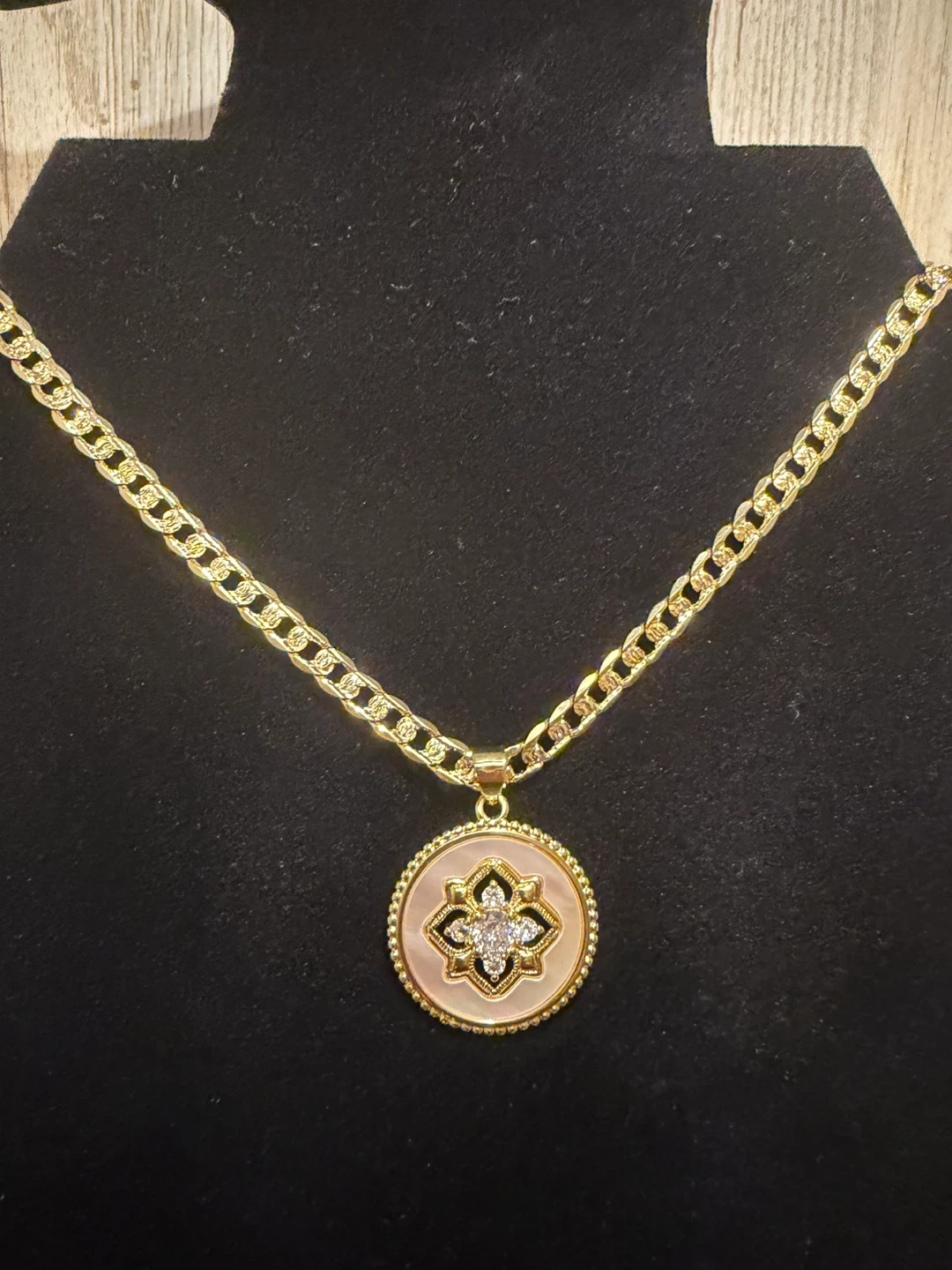 14 k Gold plated Necklace with Mother of Pearl Pendant - photo 4
