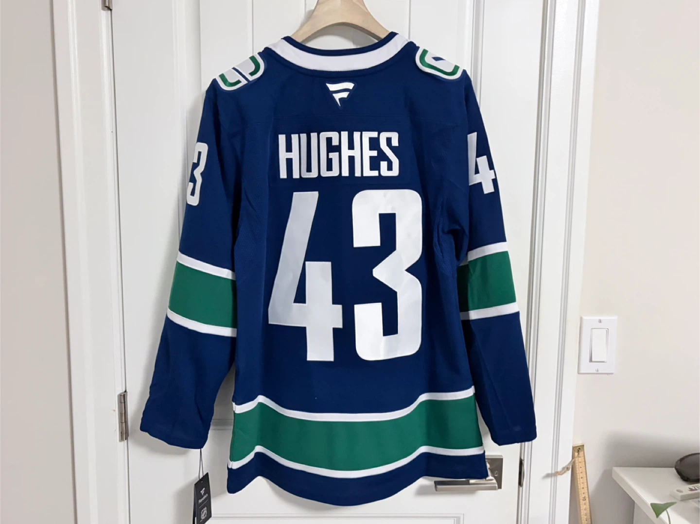 BNWT Authentic Fanatics Canucks Quinn Hughes Jersey Small
