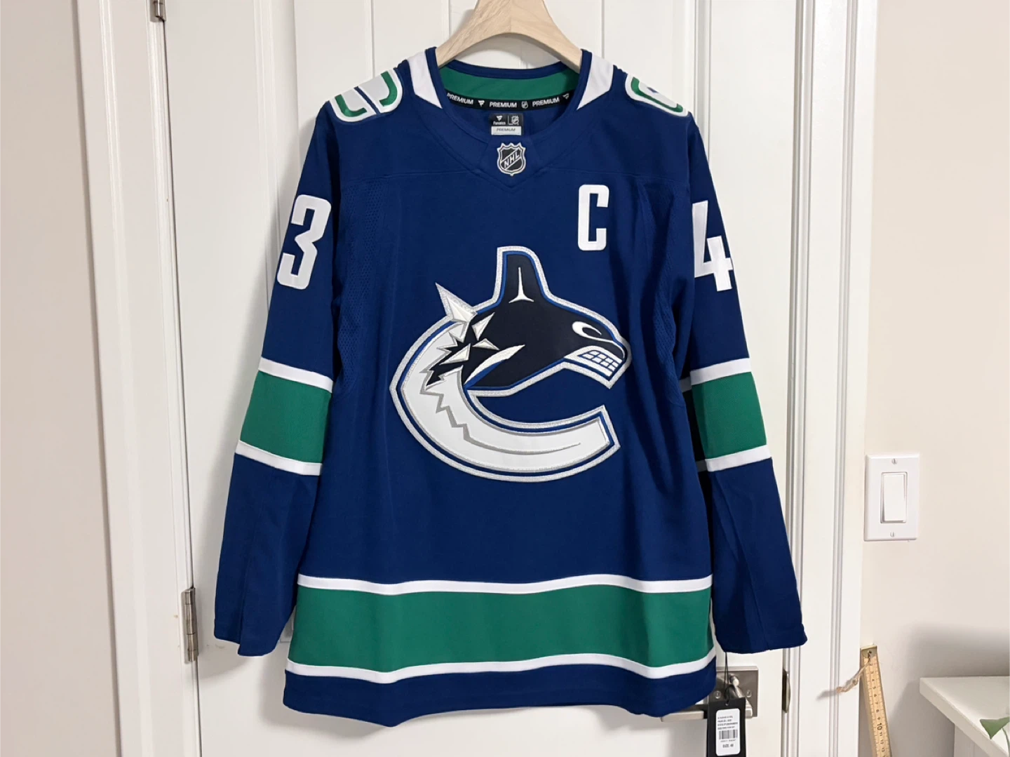 BNWT Authentic Fanatics Canucks Quinn Hughes Jersey Small - photo 4