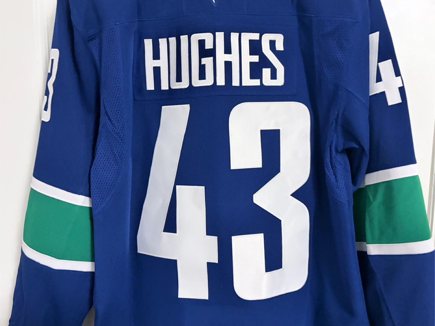 BNWT Authentic Fanatics Canucks Quinn Hughes Jersey Small - photo 2