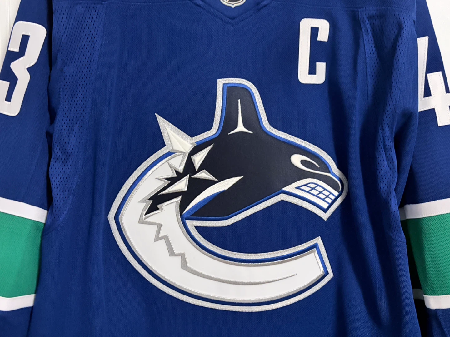 BNWT Authentic Fanatics Canucks Quinn Hughes Jersey Small - photo 5