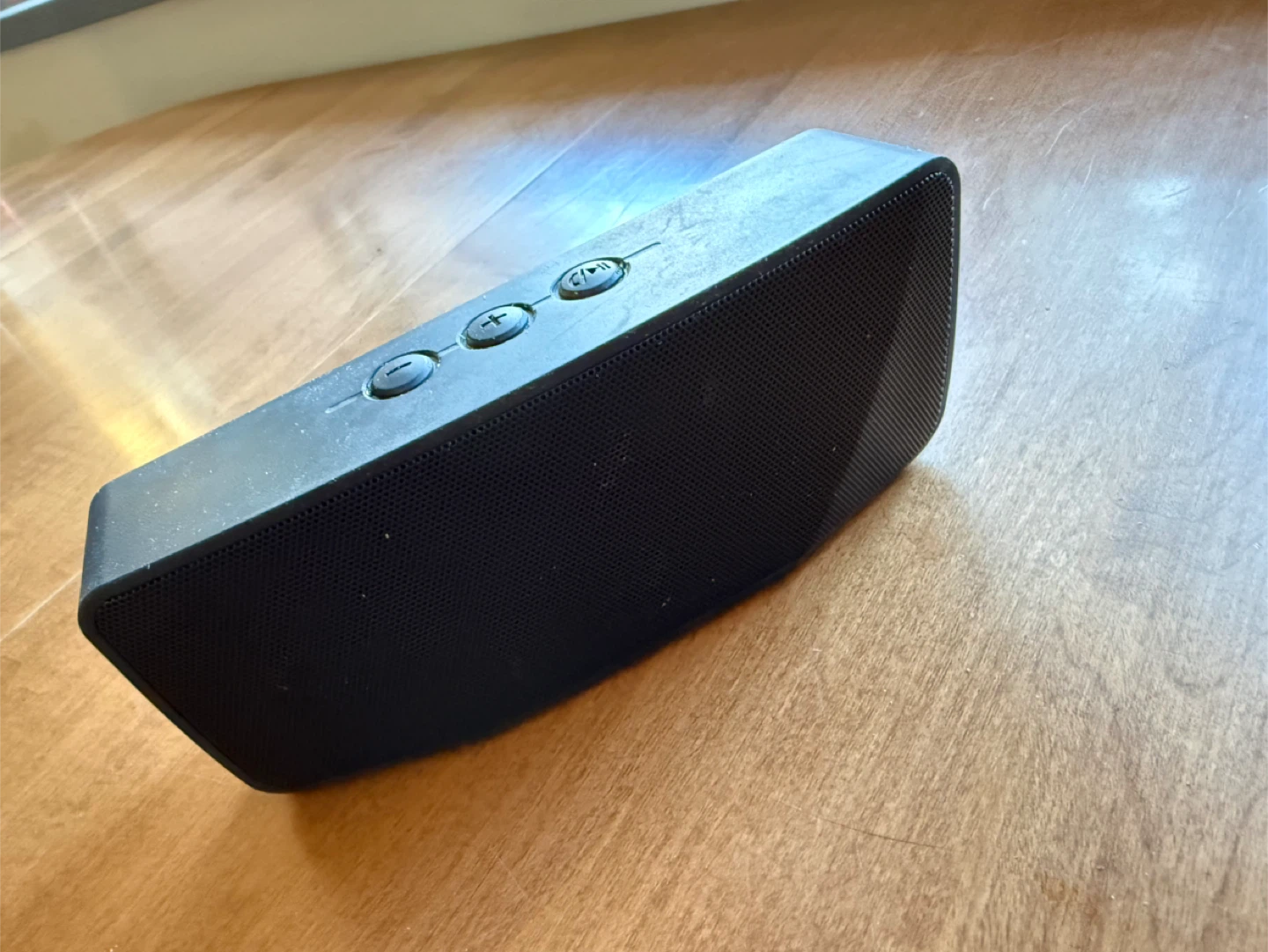 Black Portable Magnetic Bluetooth Speaker