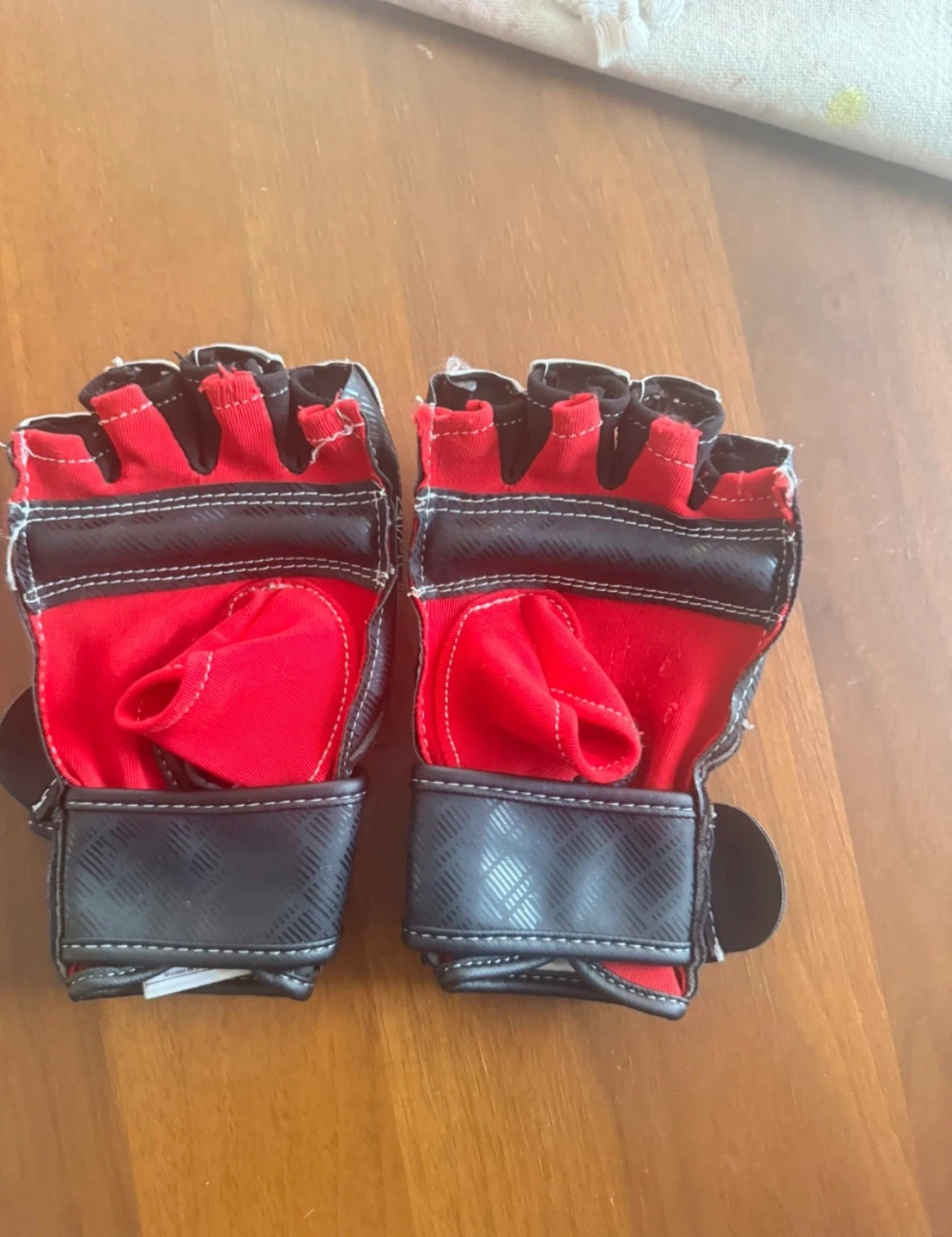 Century Red & Black MMA Gloves S/M - photo 2