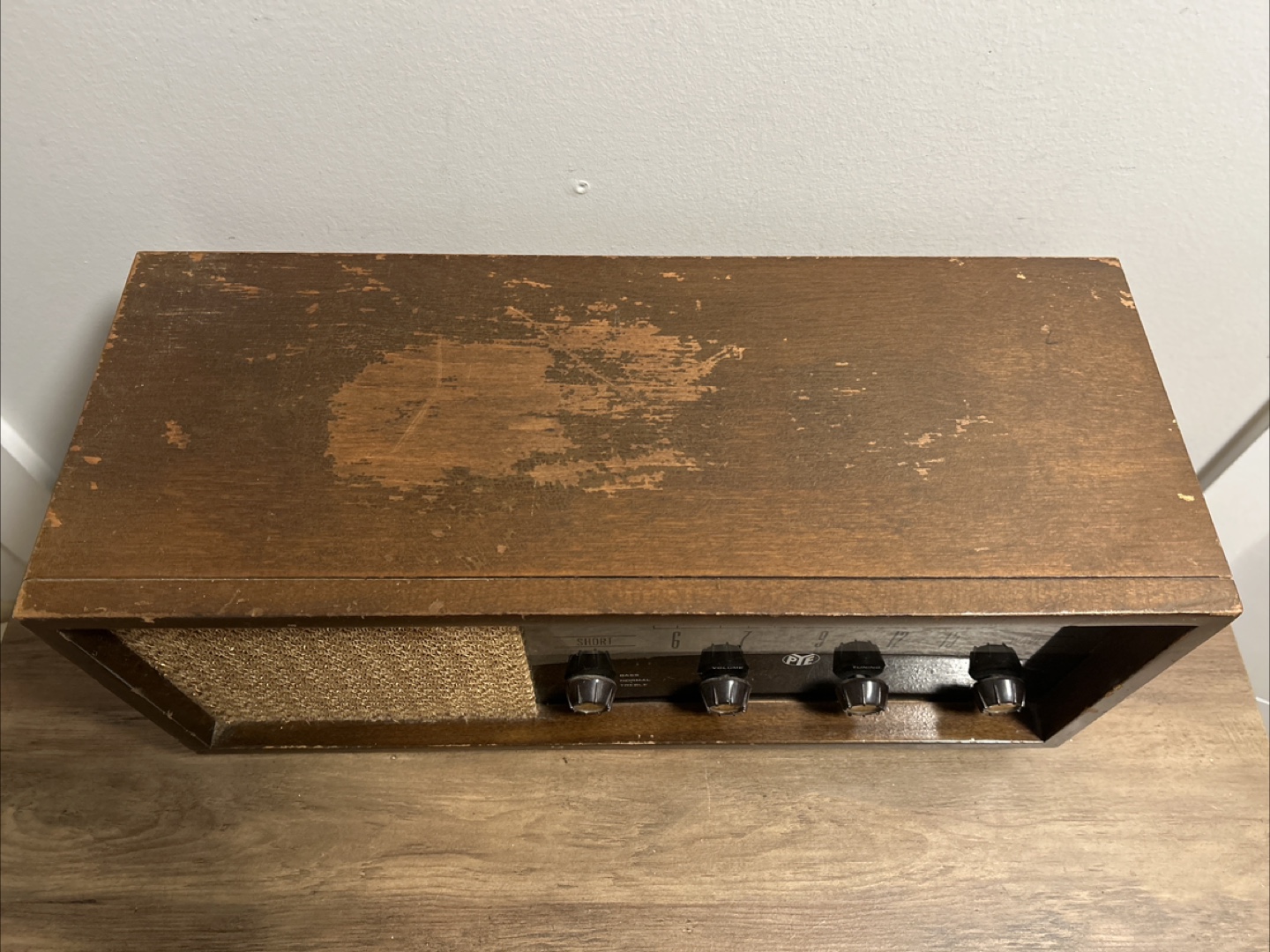 RCA Vintage AM/FM / SW Radio ( Needs repair) - photo 2
