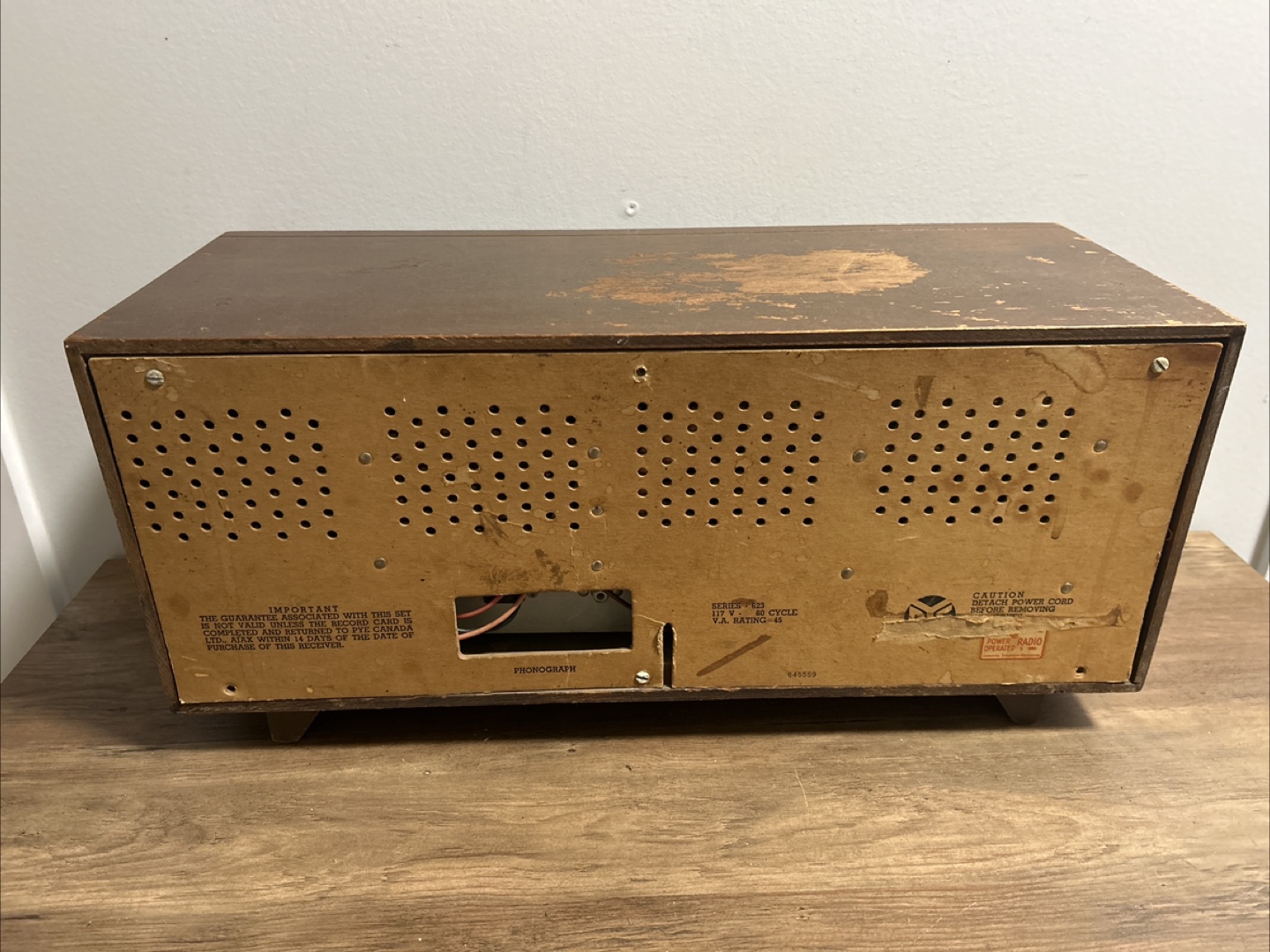RCA Vintage AM/FM / SW Radio ( Needs repair) - photo 3