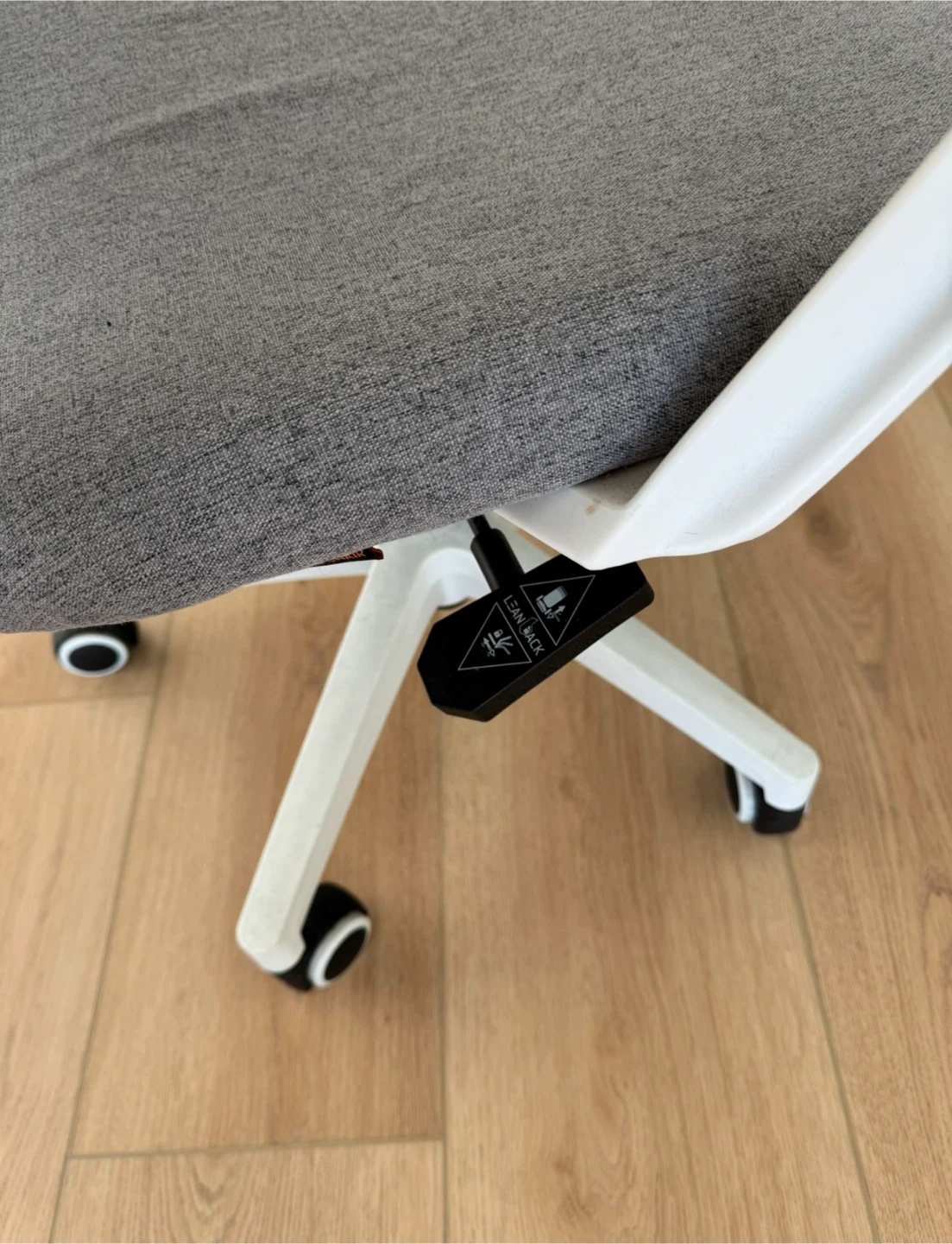 White Mesh Back Office Chair with Grey Seat - photo 3