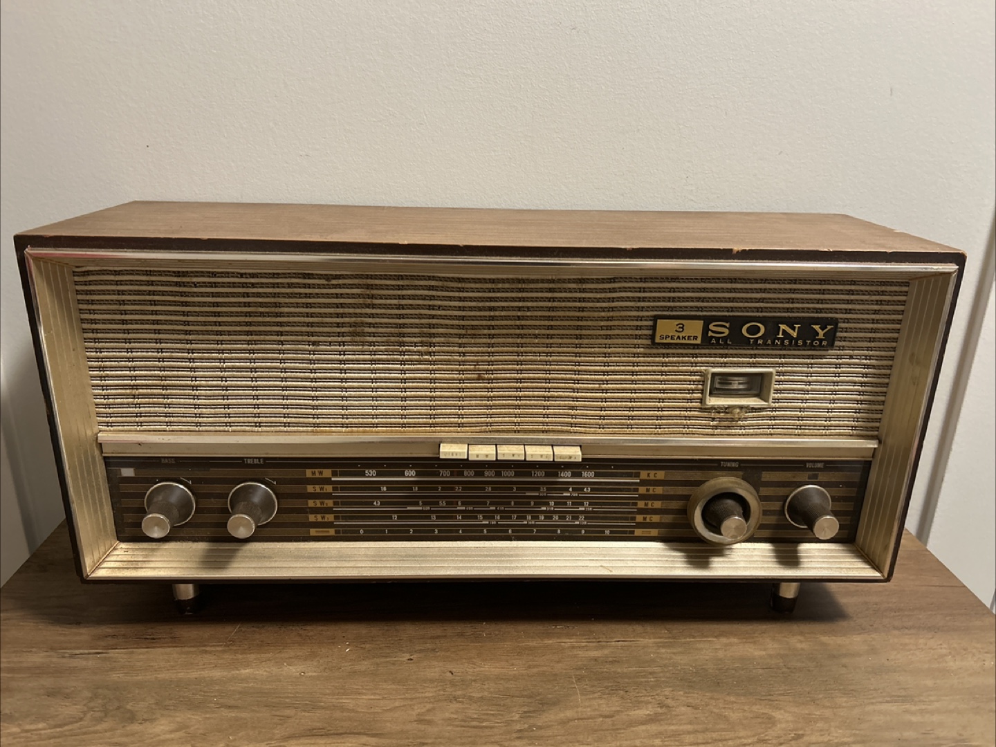 SONY 3 Speaker All Transistor Radio ( Needs repair) not working