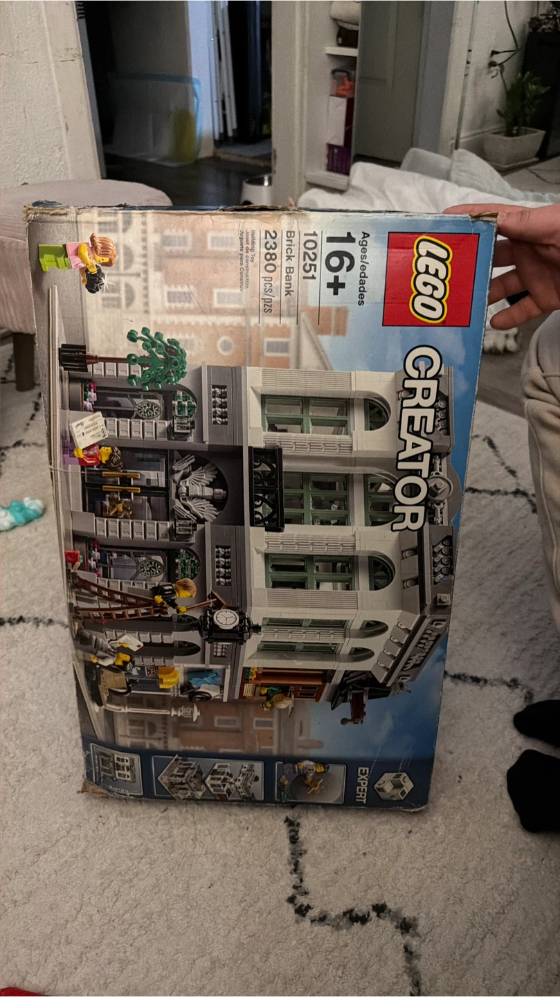 LEGO Creator Expert 10251 Brick Bank Building Set - photo 2
