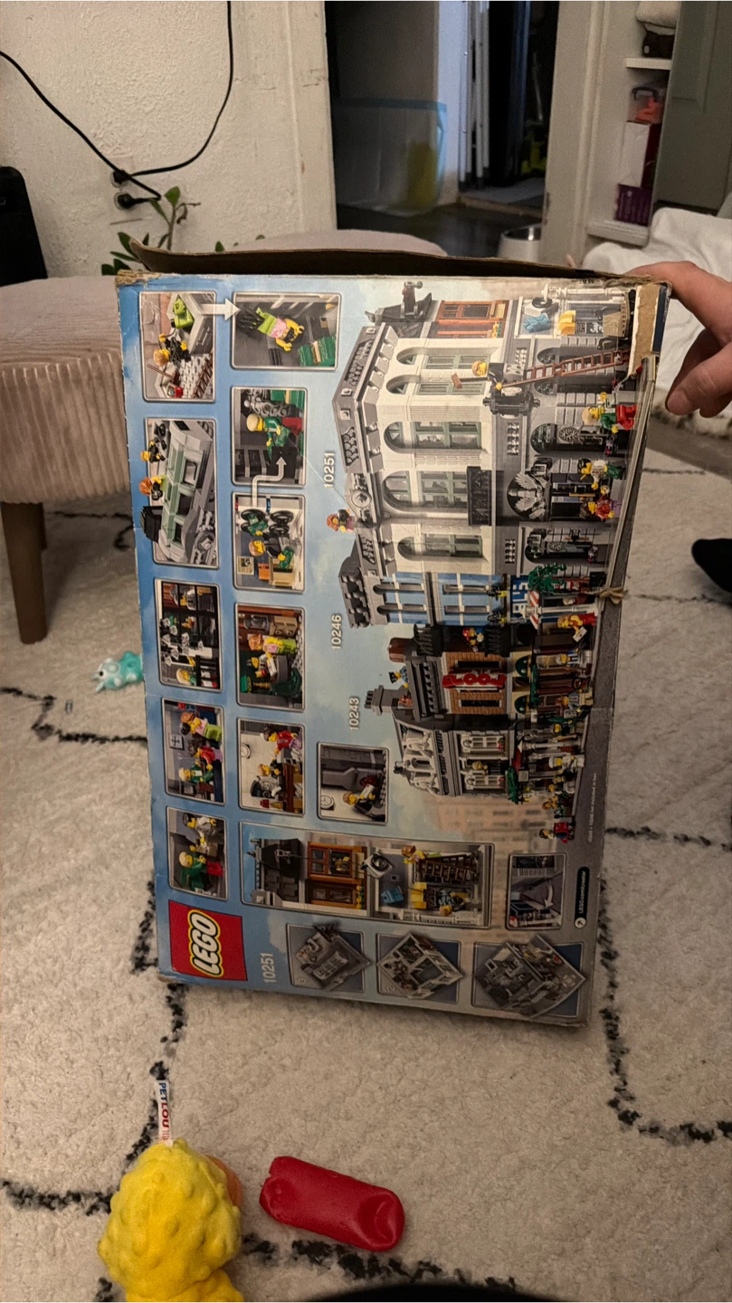 LEGO Creator Expert 10251 Brick Bank Building Set