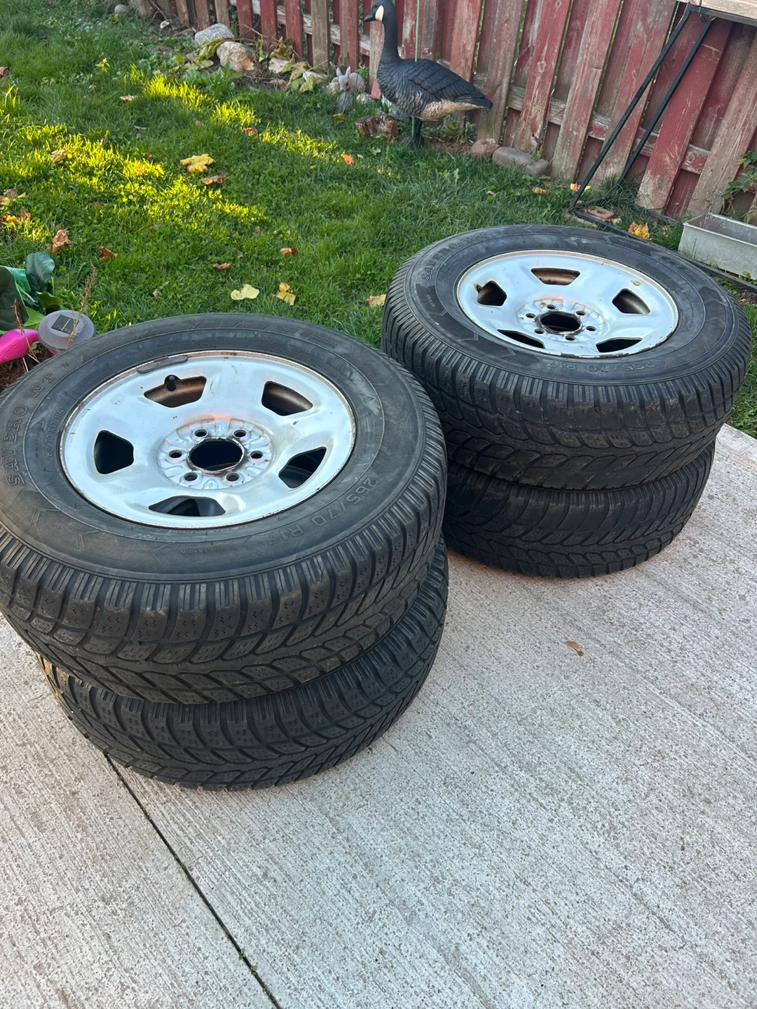 Set of 4 Rims and tires 265/70R17