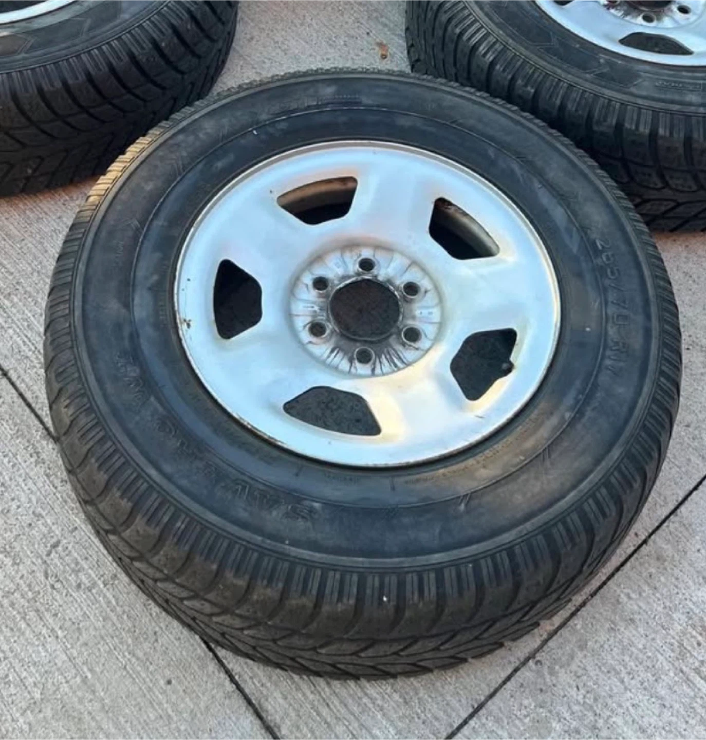Set of 4 Rims and tires 265/70R17 - photo 2