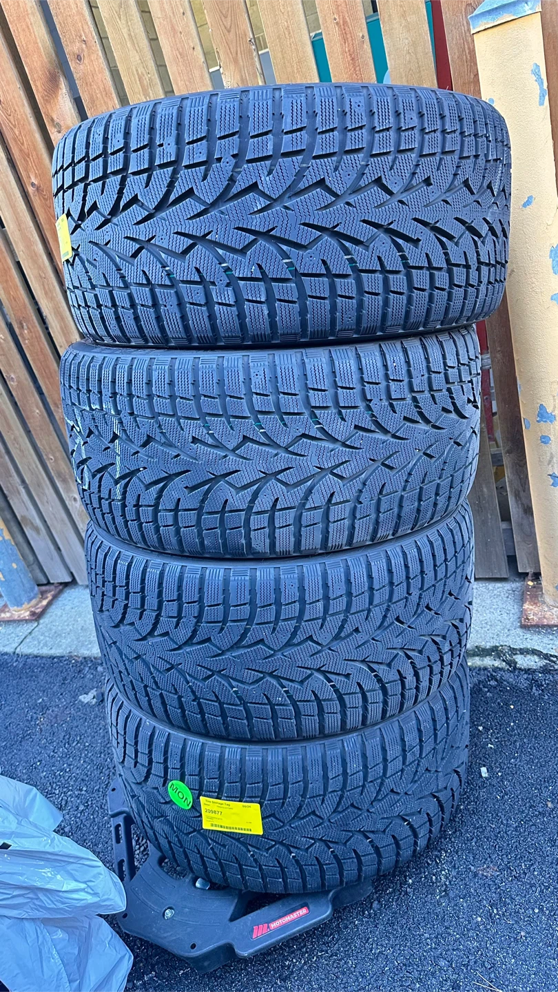 295/35R21 Toyo Observe G3-Ice Winter Tires