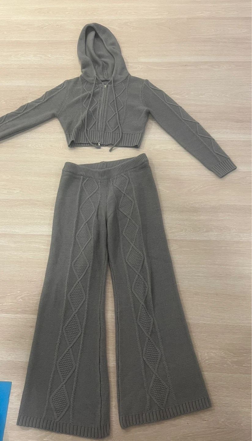 Grey Knit 2 Piece Matching Sweater and Pants Set - photo 2