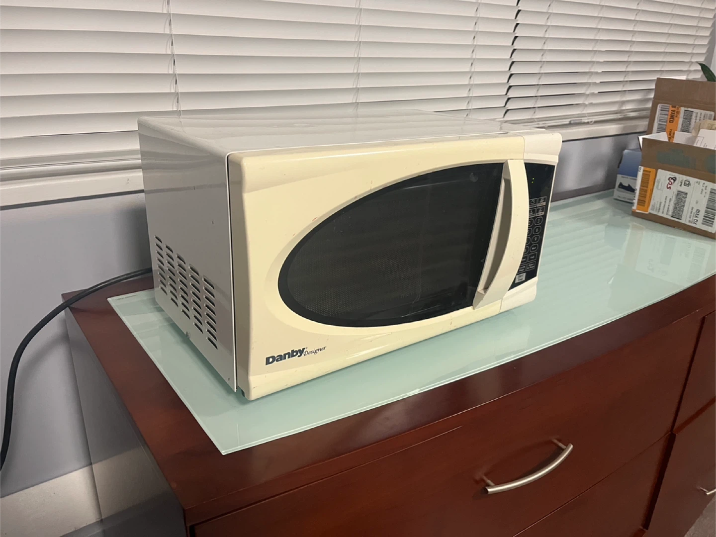 microwave oven - Danby Designer - photo 3