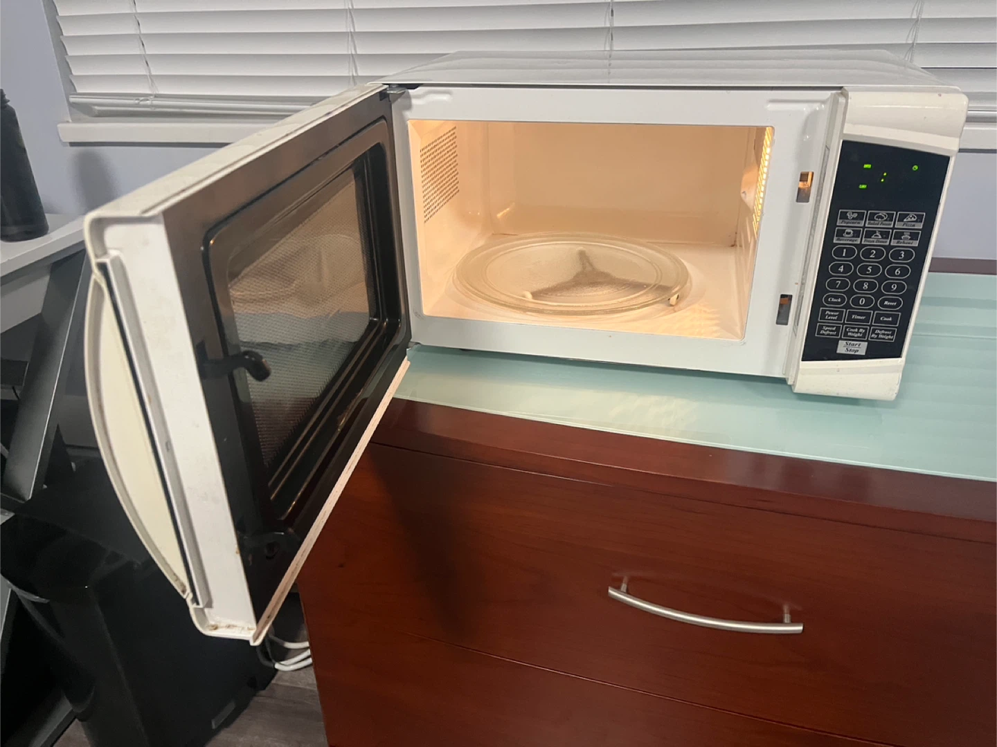 microwave oven - Danby Designer - photo 2