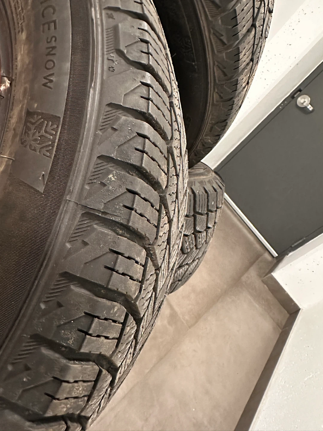 Michelin X-Ice Snow Winter Tires - 205/60 R16 - photo 2