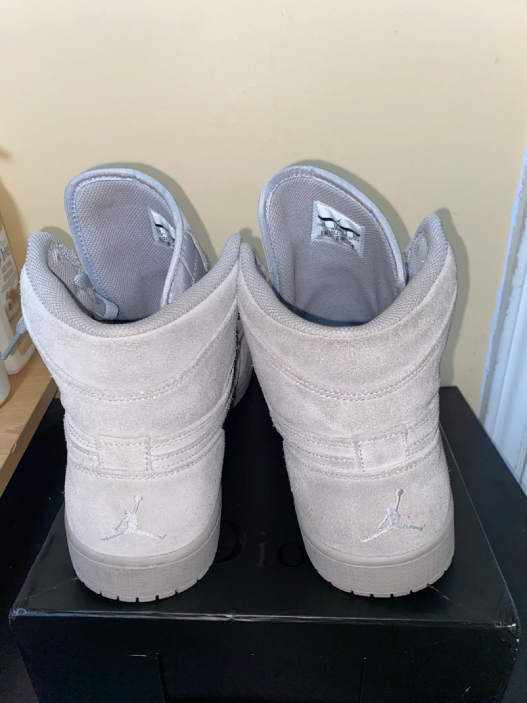 Air Jordan 1 Mid SE Light Smoke Grey Suede - photo 4