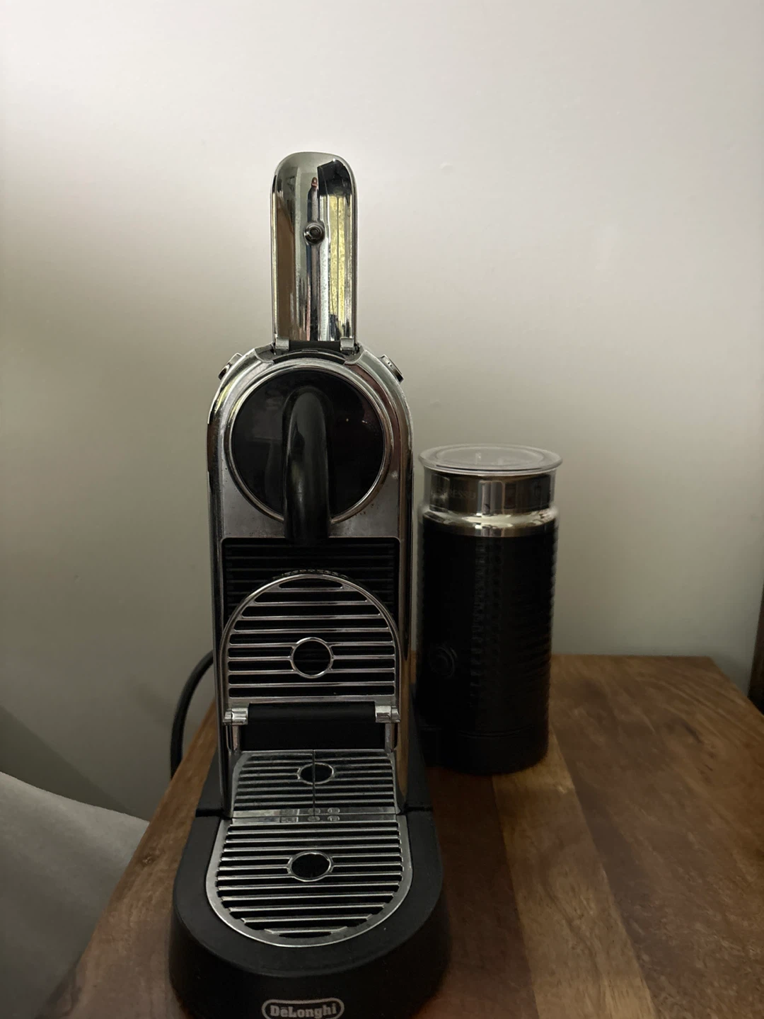 DeLonghi Nespresso Coffee Machine with Milk Frother and Capsules