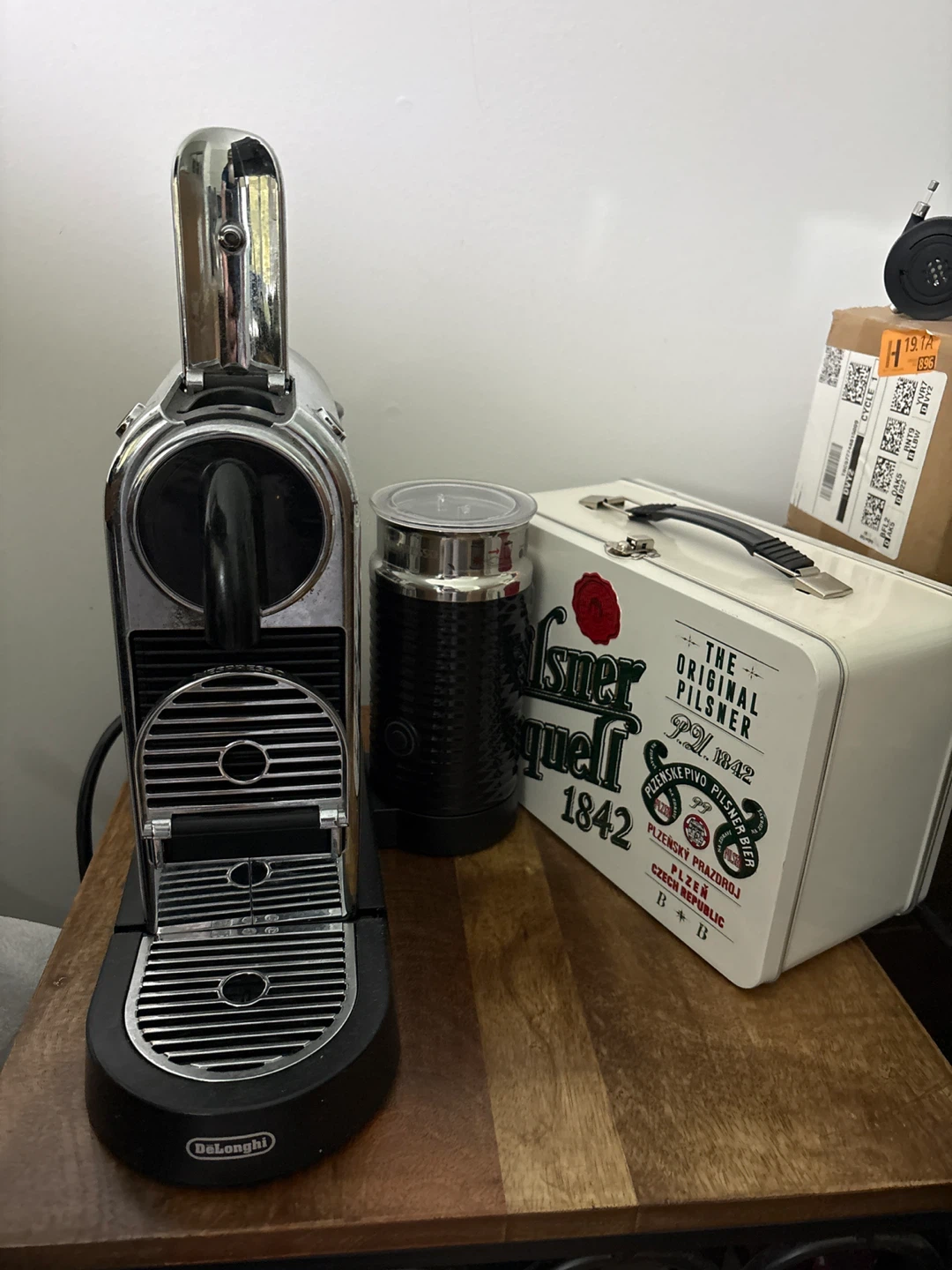DeLonghi Nespresso Coffee Machine with Milk Frother and Capsules - photo 3