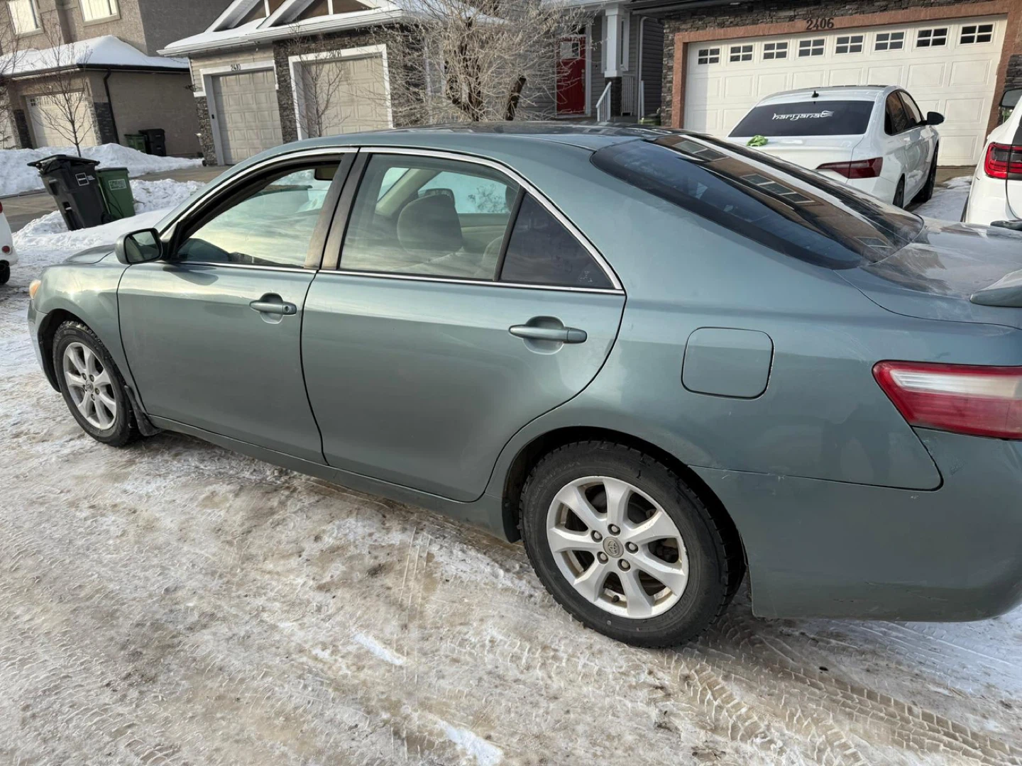 207 Toyota Camry LE Sedan - photo 2