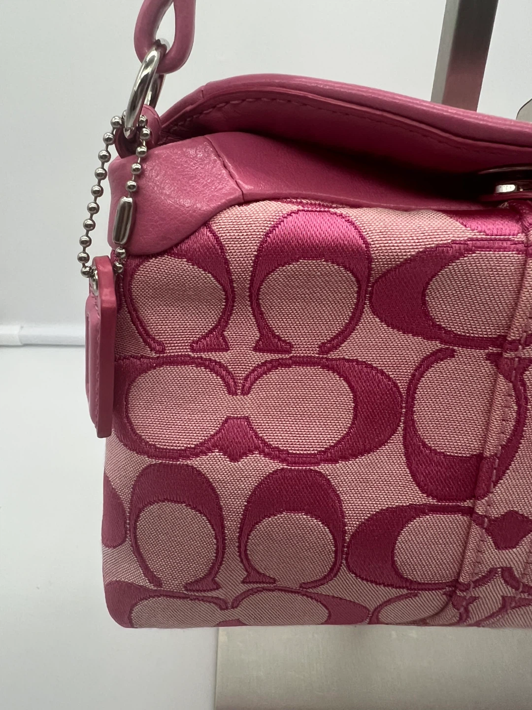 COACH VTG Y2K Hot Pink Signature Turnlock Leather Large Wristlet - photo 2