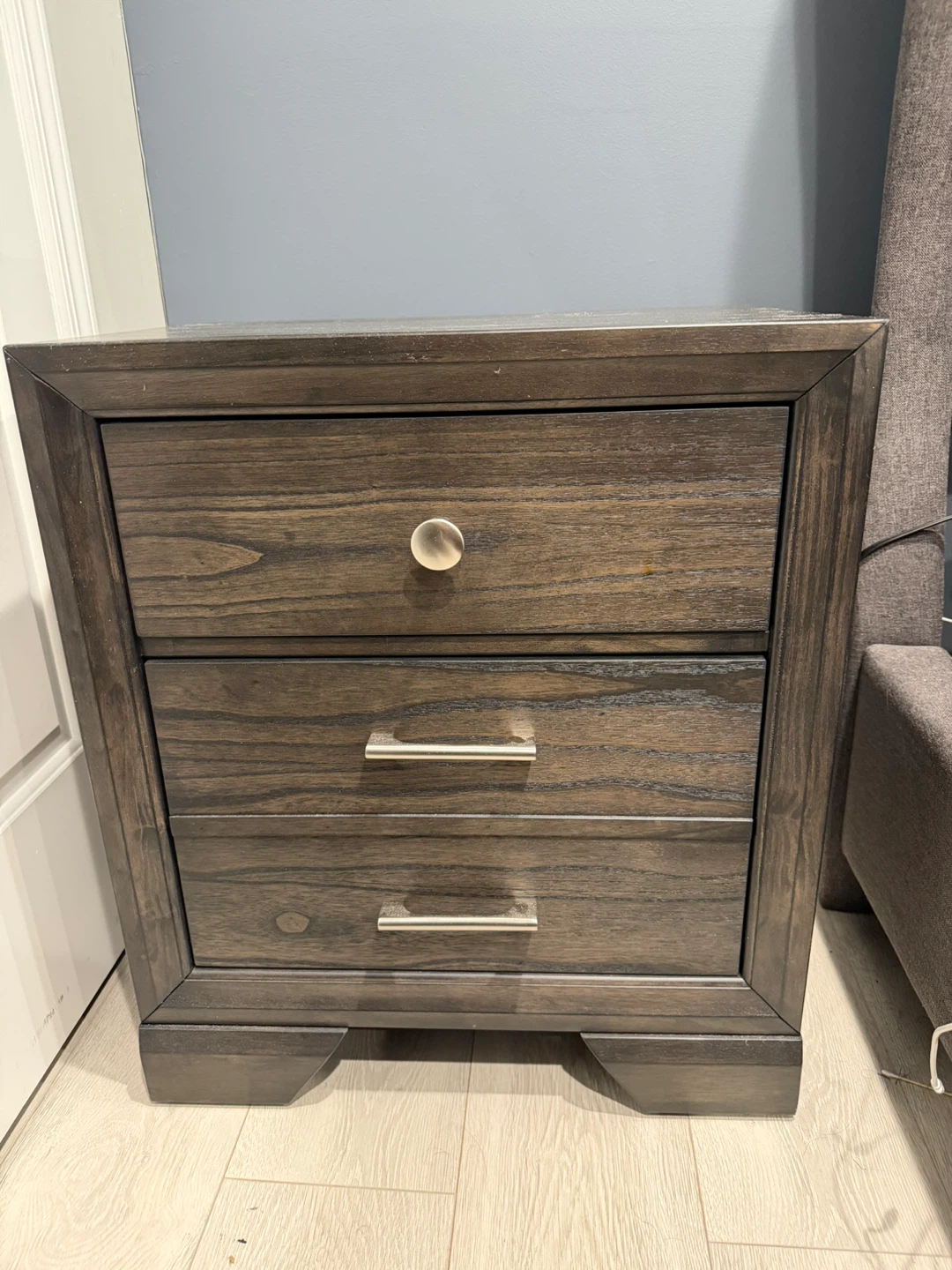 2 Dark Wood Nightstand with 2 Drawers