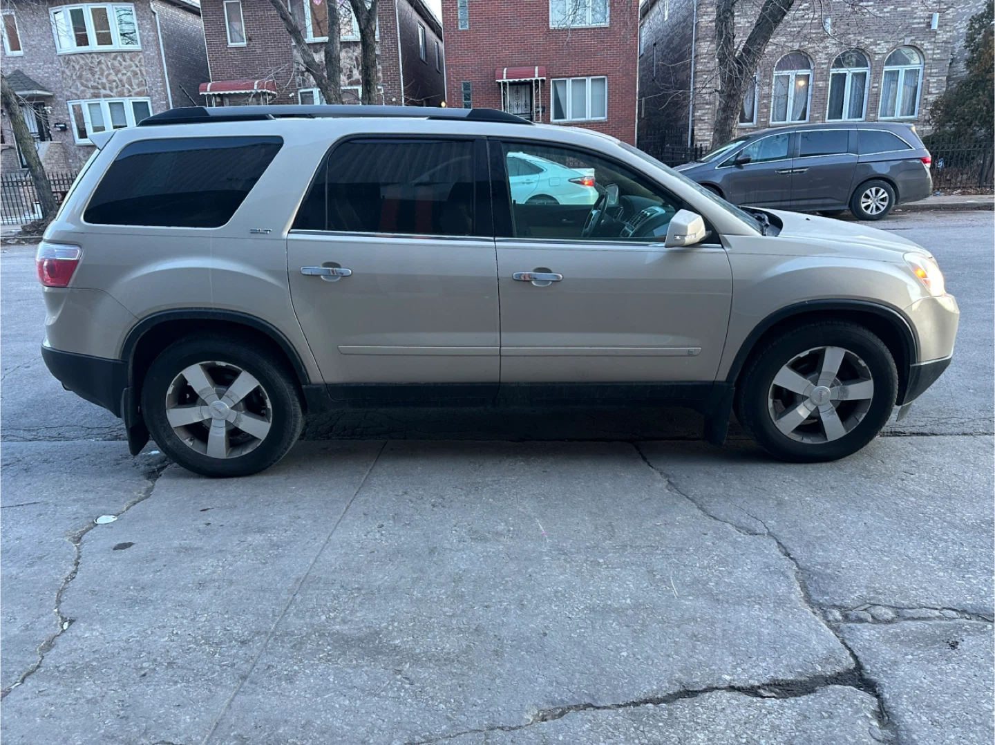 2010 GMC Acadia SUV - photo 2