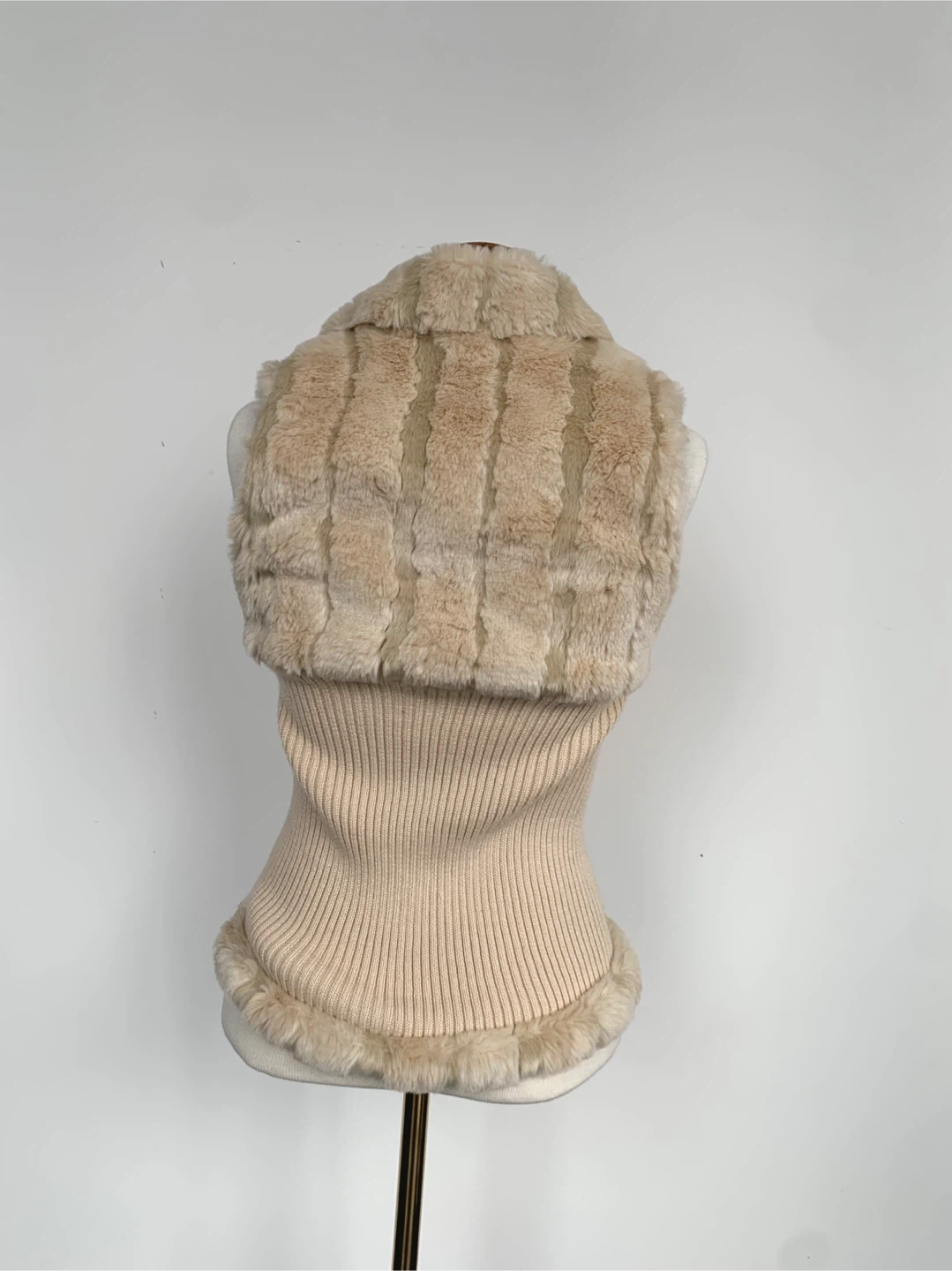 Guess Jeans Faux Fur Trimmed Knit Vest - Size S - photo 4