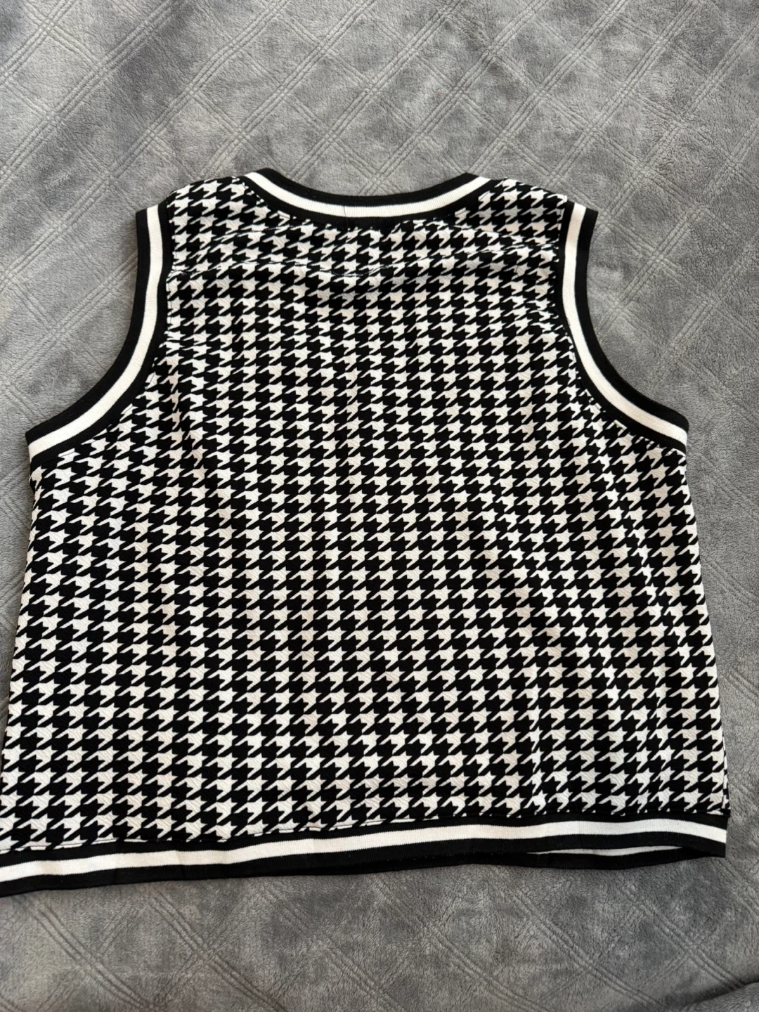 Houndstooth V-Neck Sweater Vest - photo 2