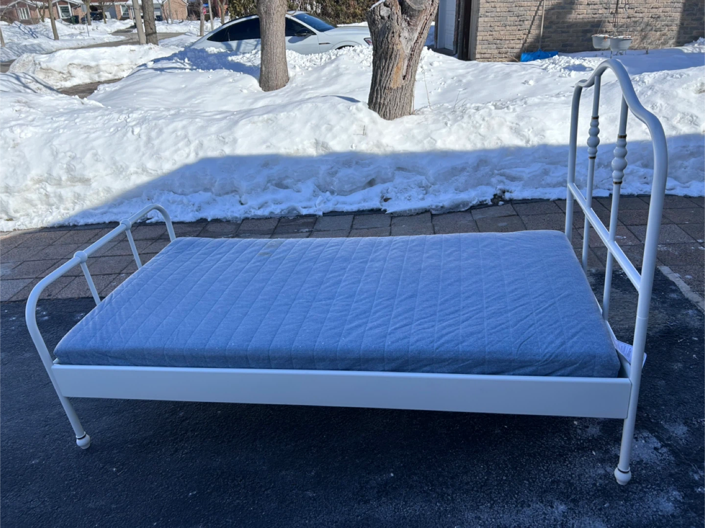 IKEA SAGSTUA Twin Bed Frame - White - photo 5