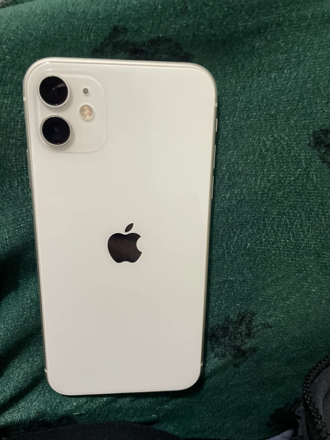 Apple iPhone 11 - White