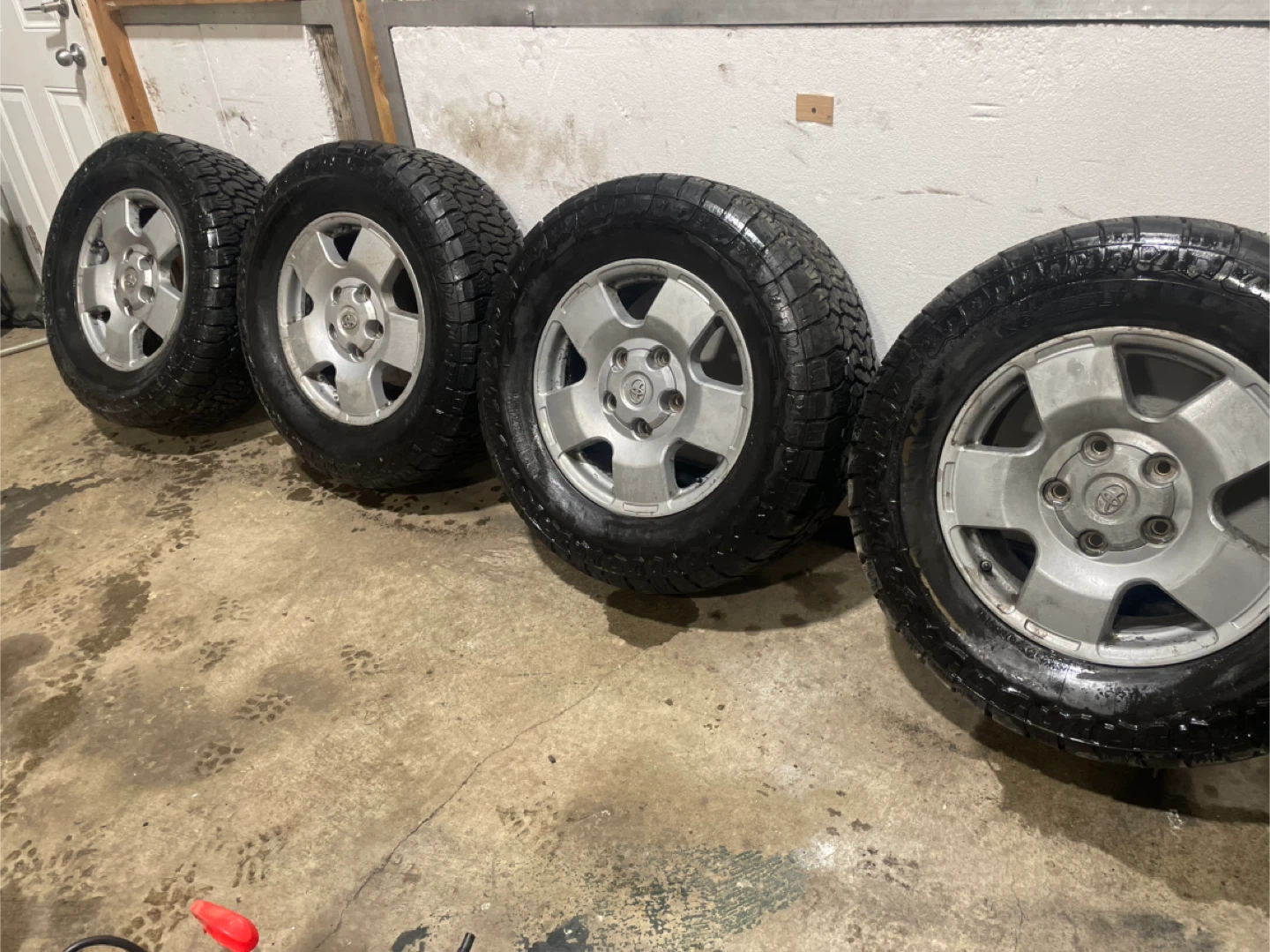 33”/12.5/ R18 on Toyota rims