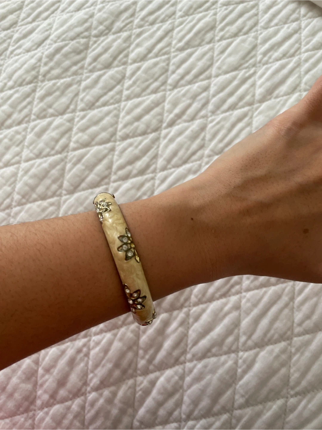Cream and gold bangle with rhinestone flowers - photo 2