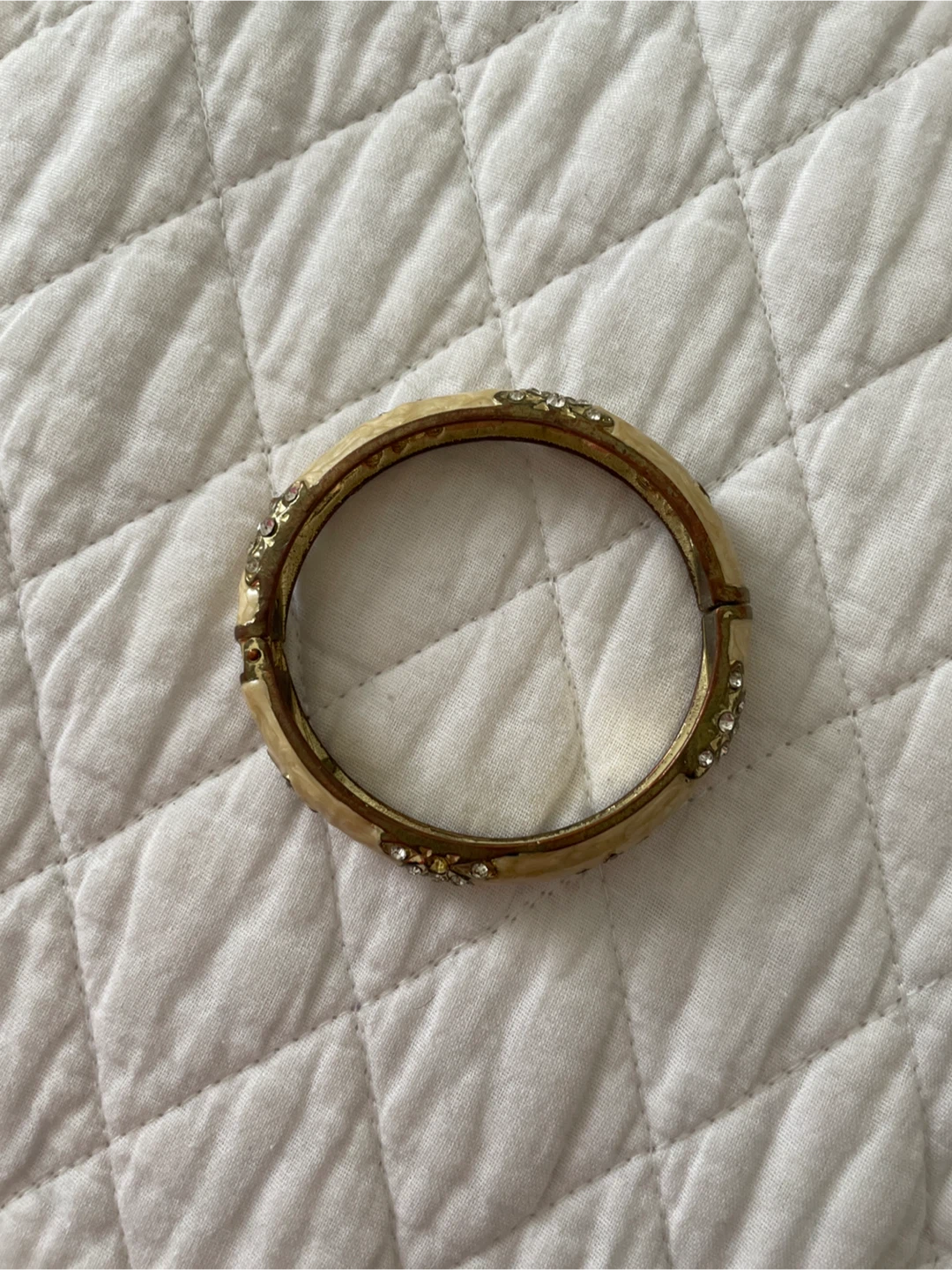 Cream and gold bangle with rhinestone flowers - photo 3