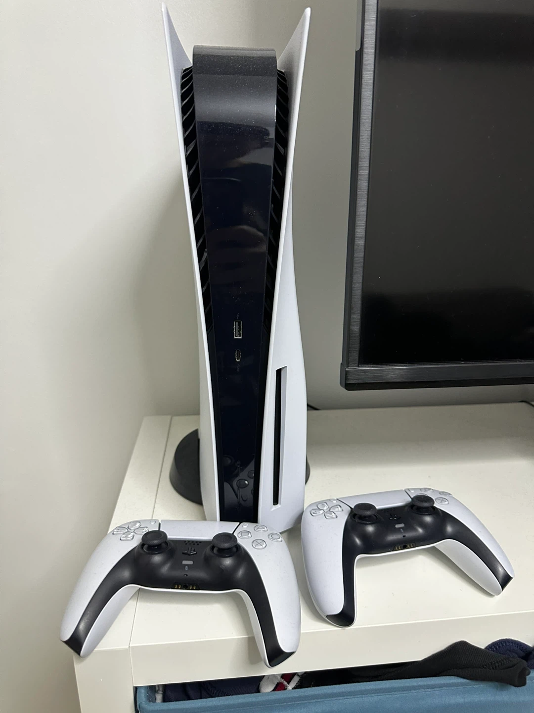 Sony PlayStation 5 Disc Console with two controllers - photo 2